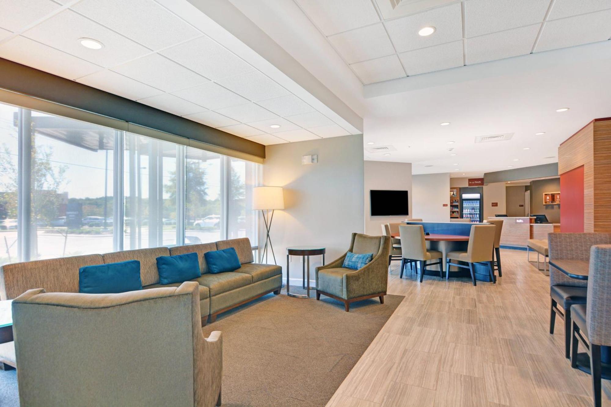 Towneplace Suites By Marriott Jackson Airport/פלואווד מראה חיצוני תמונה