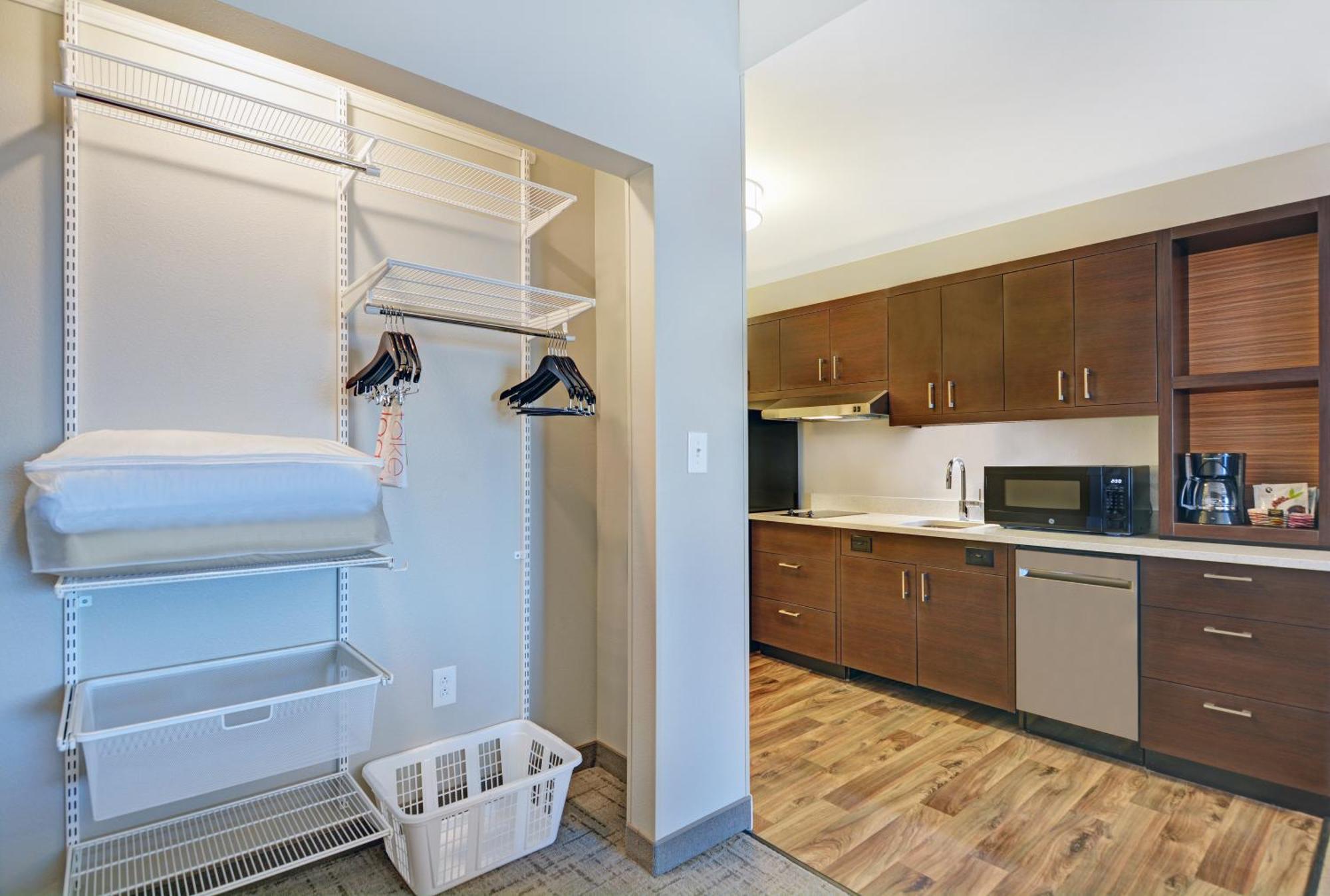 Towneplace Suites By Marriott Jackson Airport/פלואווד מראה חיצוני תמונה