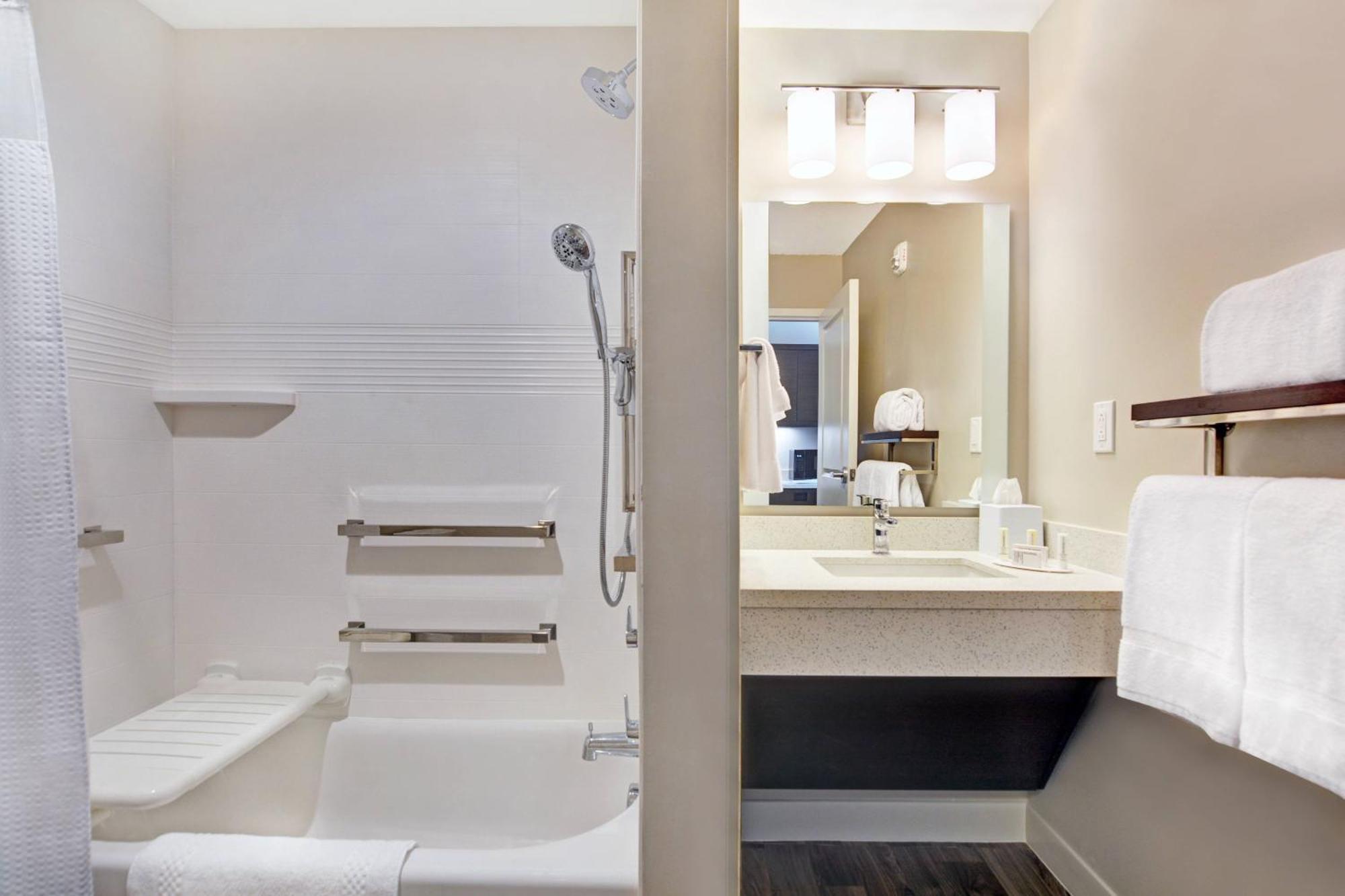 Towneplace Suites By Marriott Jackson Airport/פלואווד מראה חיצוני תמונה