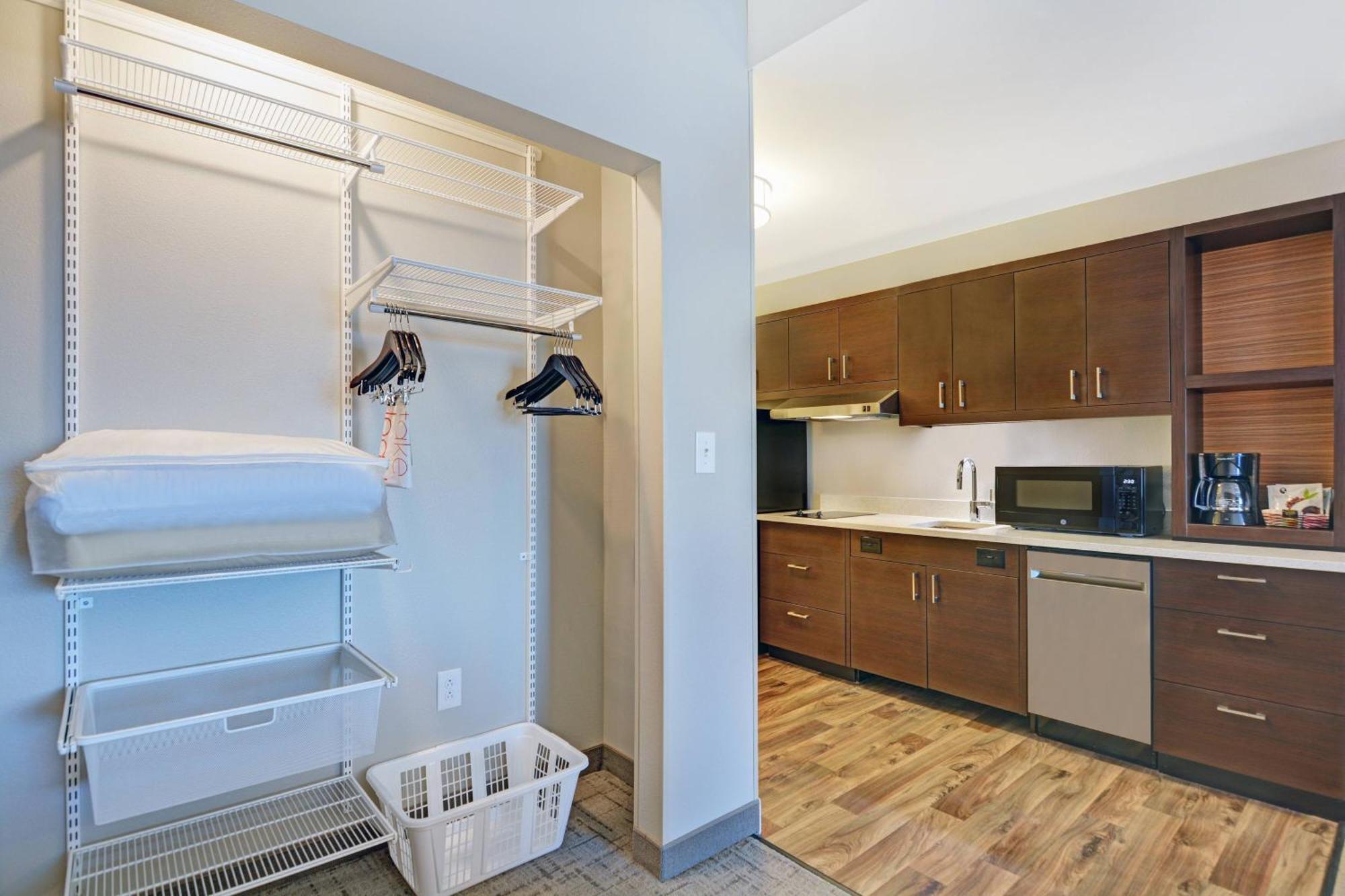 Towneplace Suites By Marriott Jackson Airport/פלואווד מראה חיצוני תמונה