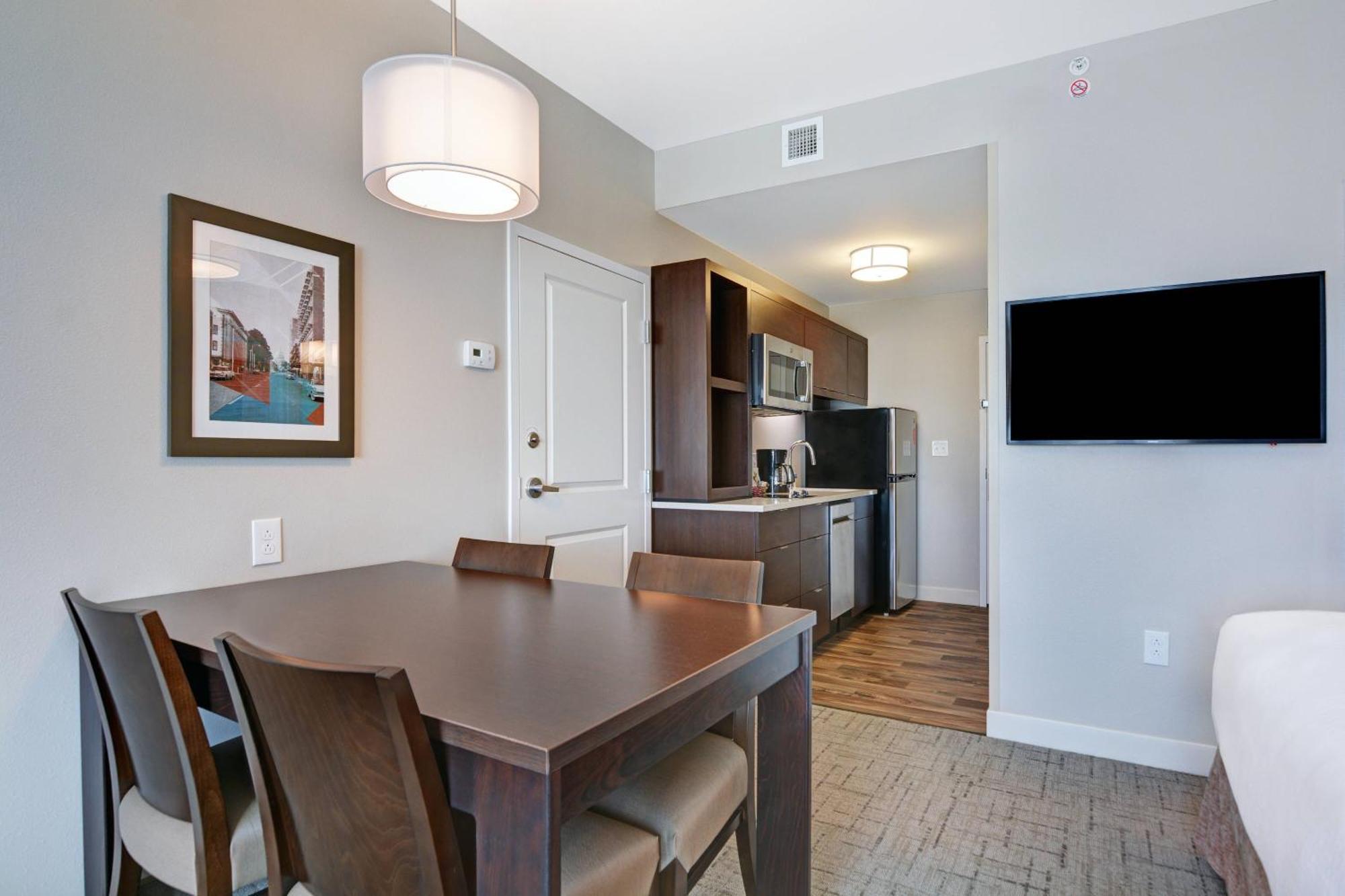 Towneplace Suites By Marriott Jackson Airport/פלואווד מראה חיצוני תמונה